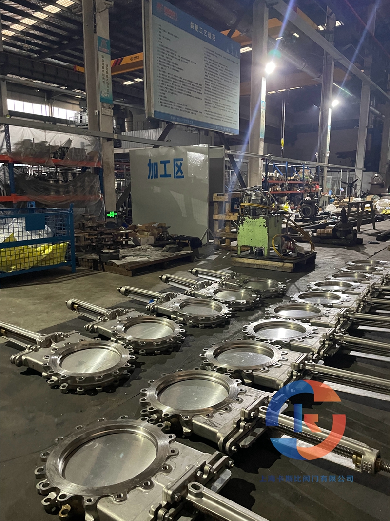 上?？ㄋ贡乳y門有限公司擁有集科研、設(shè)計(jì)制造、銷售服務(wù)于一體的綜合性企業(yè)。主要產(chǎn)品：閘閥，截止閥，止回閥，安全閥，疏水閥，隔膜閥，減壓閥，球閥，柱塞閥，蝶閥，防爆閥門，電動(dòng)閥門，氣動(dòng)閥門，水力控制閥，化工通用閥門等，閥門可采用手動(dòng)、電動(dòng)、齒輪傳動(dòng)、氣動(dòng)等各種驅(qū)動(dòng)裝置。咨詢電話：17317980153（微信同號(hào)）